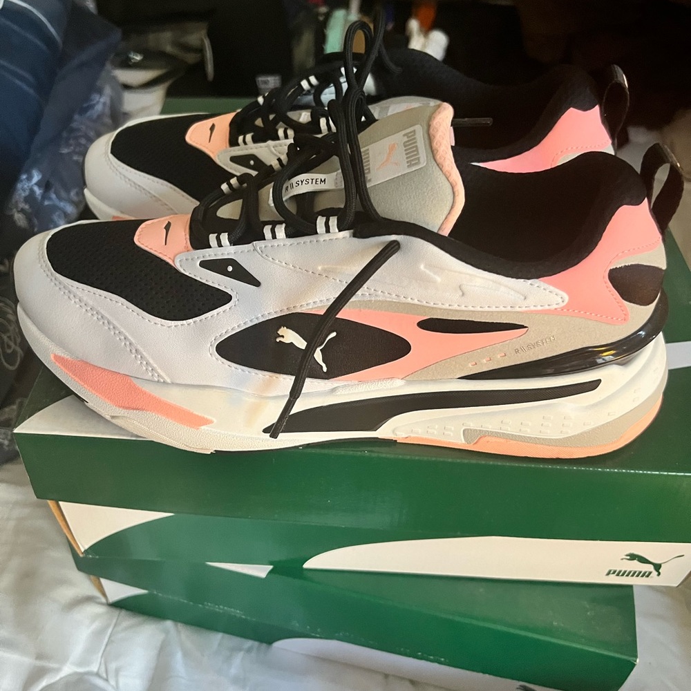 Pumas - Picture 3 of 5